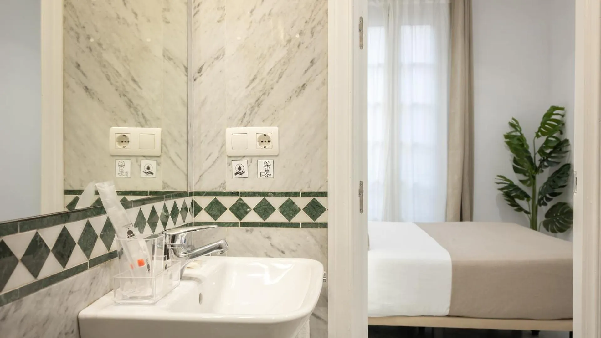 Campana Suites Apartments By Valcambre Seville 0*,